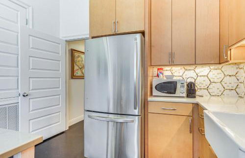 Porch with Swing and Kayaks Rural Mississippi Retreat - Foto 9