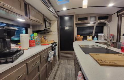 River RV, Romance Glamping Pup Paradise Riverside - Foto 14