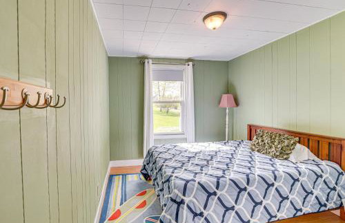 Lake Champlain Family Retreat with Deck and Yard - Foto 7