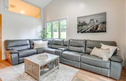 Private Hot Tub, Deck! Group Getaway in Friendship - Foto 6