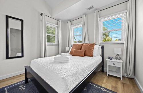 3BR 2BA Derby Home Walk to Churchill Free Parking - Foto 5