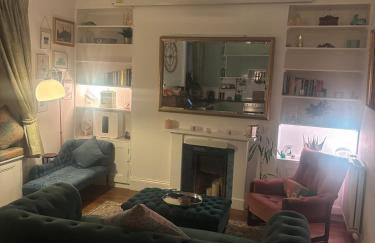 Stylish 2 bedroom West End flat - Photo 4