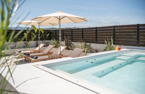 Sol Luxury Apartment - close to the beach with a private heated mini pool - Foto 1