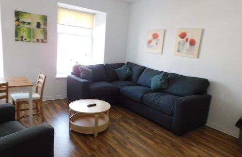 No 1 - 2 bedroom apartment in Lanark Town Centre - Photo 2