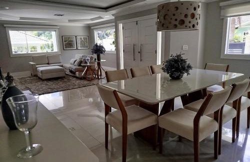 Casa Teresópolis perto do centro com três suítes e piscina - Foto 28