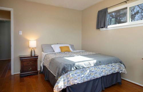 Lakefront House with Boat Dock, BBQ in Peaceful Flint - Foto 24