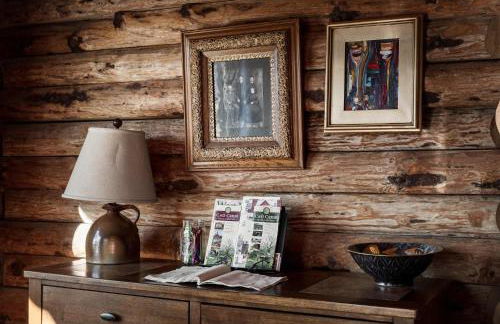 Riverfront Log Cabin w Fireplace Grill & Fire Pit - Foto 14