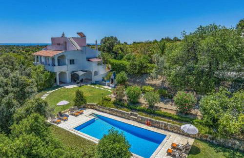 Villa Alfarrobeira by Villa Plus - Photo 1