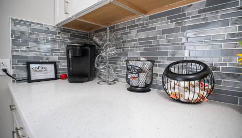 West High 3BR Private Backyard Petersburg Gem - Foto 3