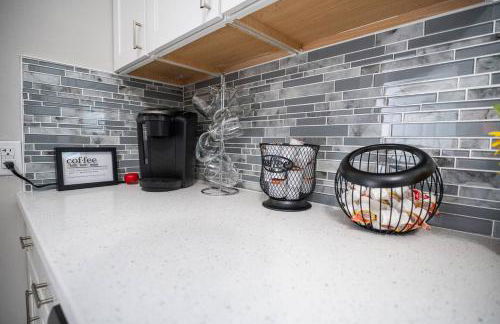 West High 3BR Private Backyard Petersburg Gem - Foto 3