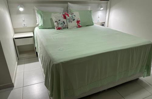 No Atalaia, Fort Poseidon rua do Atalho a 700 metros da praia do Atalaia, apartamento novo decorado, varanda, sala de estar e jantar, 02 suítes, 03 banheiros, lavanderia, cozinha, piscina, churrasqueira, salão de jogos, vista parcial das dunas e mar - Photo 40