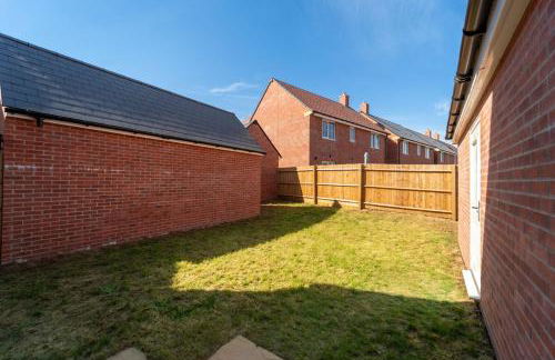 Charming 4 Bedroom House for 8 - Family Friendly - Fast WiFi - Parking - Photo 32