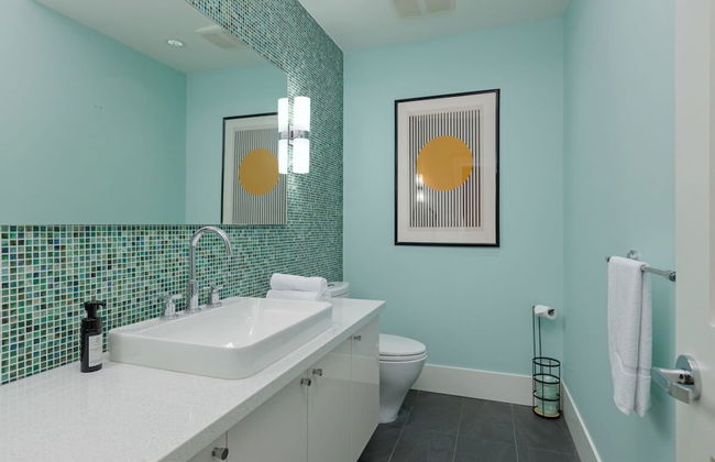 Stunning 3 Bedroom Secondary Suite N Van - Photo 40