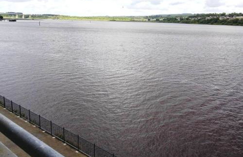 penthouse on the river foyle. foyleview apartments - Foto 14