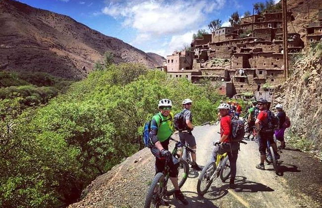 "Voyage à vélo facile dans les montagnes de l'Atlas de Marrakech - Photo 1