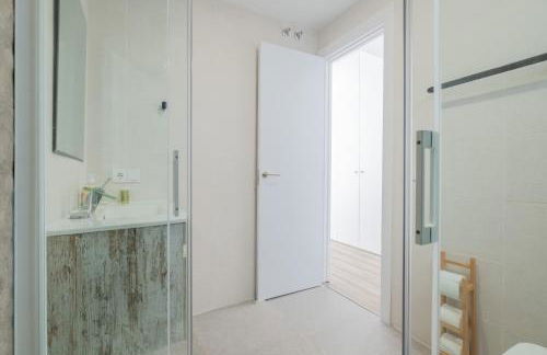 Modern, Stylish Apartment with balcony - Photo 32