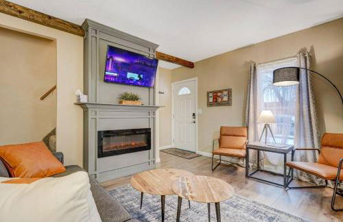 Downtown Launchpad for Urban Explorers | Fireplace - Foto 9