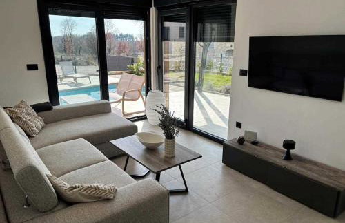 Vila Kumpanija with Pool by Vacay Villas - Foto 14