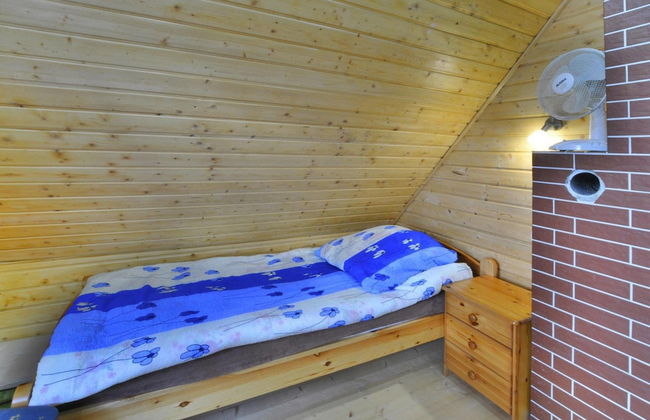 Cottage by Lake Ostrowieckie With Private Beach - Photo 31