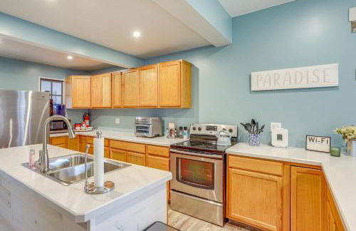 Walk to Beach Home with Pool in Vermilion - Foto 10