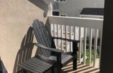 Chic Upstairs Condo Steps from Strands Beach - Foto 28