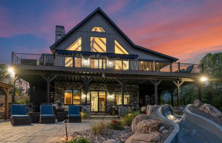 Gray Fox Lodge by Avantstay Waterslide Pool, Theater Sleeps 21 - Foto 120