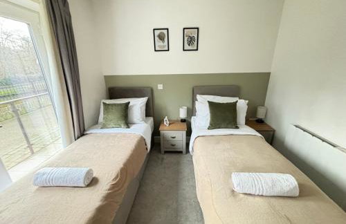 Luxury Canal-side Apartment, Hemel Hempstead, Free parking, Perfect for Contractors - Foto 10