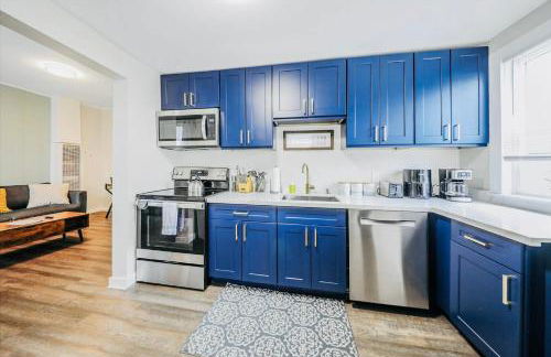 Modern Deluxe Kitchen, King Bed, Laundry, DT Renton close to Valley Med & SeaTac - Foto 11