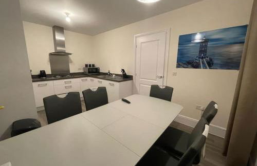 MODERN 4 BEDROOM HOUSE WITH GARDEN & PARKING - Foto 27