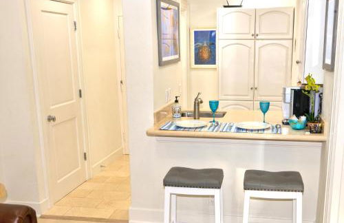 Palm Beach Paradise Walk to Beach Pool WiFi 86" TV WiFi - Foto 3