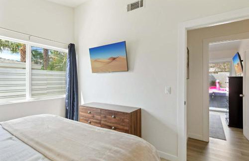 Experience Modern Luxury at Desert Hideaway - Foto 45