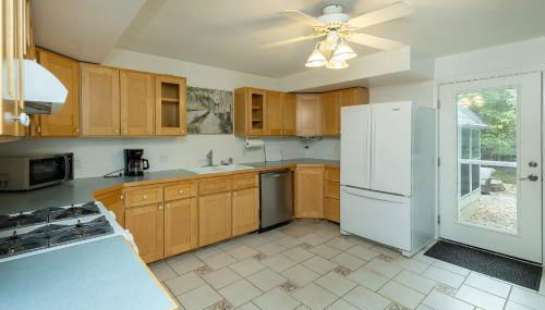 4BR-3BA Charming Family-Sized in Ames - Foto 4