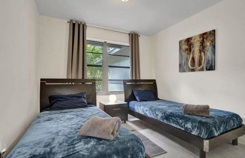 Central Stunning Villa with Heated Pool Cabana - Foto 36