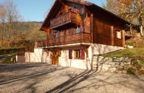 Chalet confortable avec 4 chambres, cheminée, grand terrain, proche pistes et lac - Foto 3