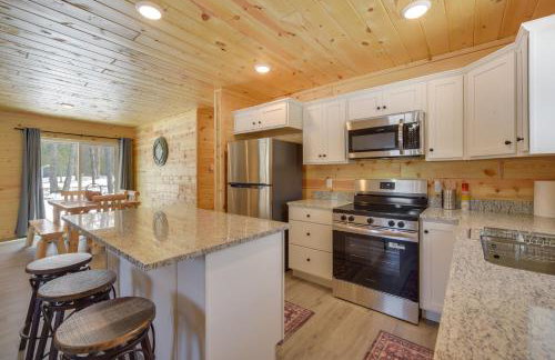 Fish, Swim, Play Voyagers Family Cabin with Yard - Foto 9