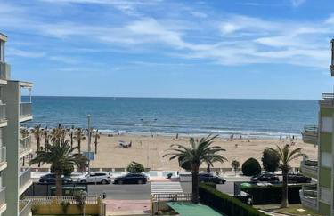Primera línea y con piscina - Foto 2