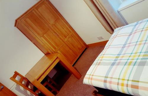 Yvi's 2-3 Bedroom Town Apartment - Foto 7