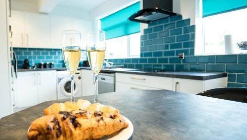 Halford House 3 Bed Town Centre Home from Home with Parking for 2 cars Prime Location Tamworth - Foto 2