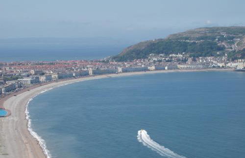 Superb Cintra Beachside Apartments - Photo 26