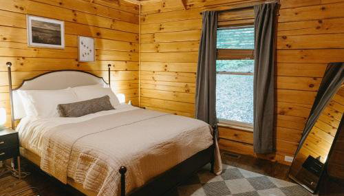 "Alpine Hills" Cozy Hideaway RRG Cabin w/ Hot Tub - Foto 2, Other