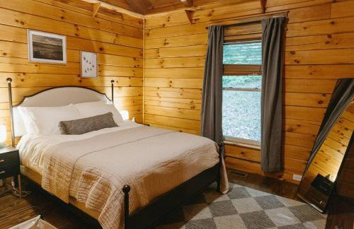 "Alpine Hills" Cozy Hideaway RRG Cabin w/ Hot Tub - Foto 2