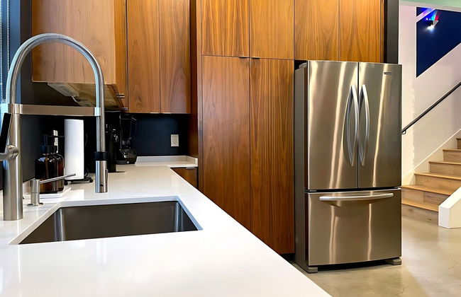 Massive Compound 20 Beds Rainey St 6 min Walk - Photo 15