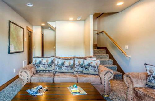 Sunny Mountain Cabin for a Group Getaway in West Glacier, Montana - Foto 38