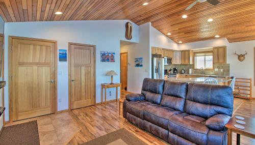 Waterfront Apt with Mtn View, Walk Into Town! - Foto 3