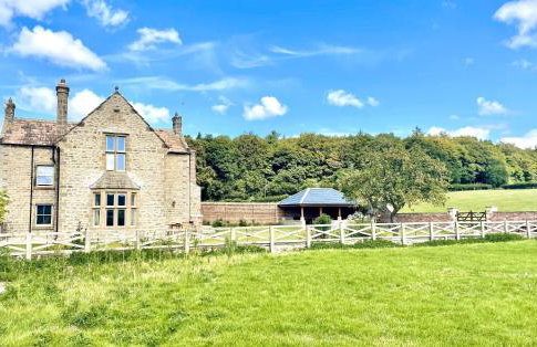 Hollins Farmhouse - Photo 2