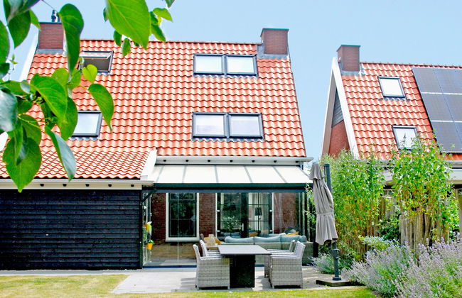 4 bedroom House in Colijnsplaat with garden and terrace - Photo 1
