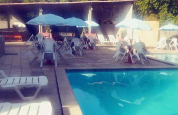 FLATS na Praia do Rio Âmbar, 40 m da praia, com 60 m2, cozinha completa, 2 quartos com ar condicionado, acomoda 8 pessoas, piscinas, área de lazer, WIFI, caseiro, ambiente familiar. - Foto 8