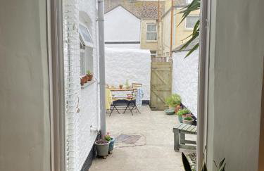 Spacious, seaside, Victorian home "Bay View Terrace", Penzance - Photo 36