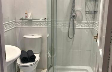 Farmhouse Retreat with Hot Tub, Pool, Horses, Games Room, Free Car Park, Only 45 min from Oxford Circus - Foto 64