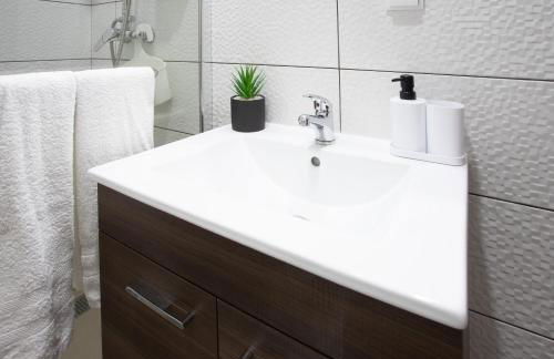 Village Center Two Bedroom Apartment - Foto 15